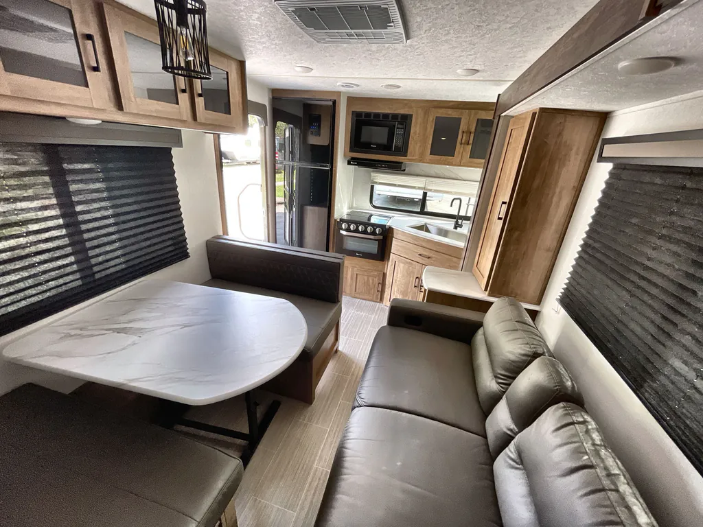 2024 Coachmen Freedom Express Select 31SE, Photos photo 2