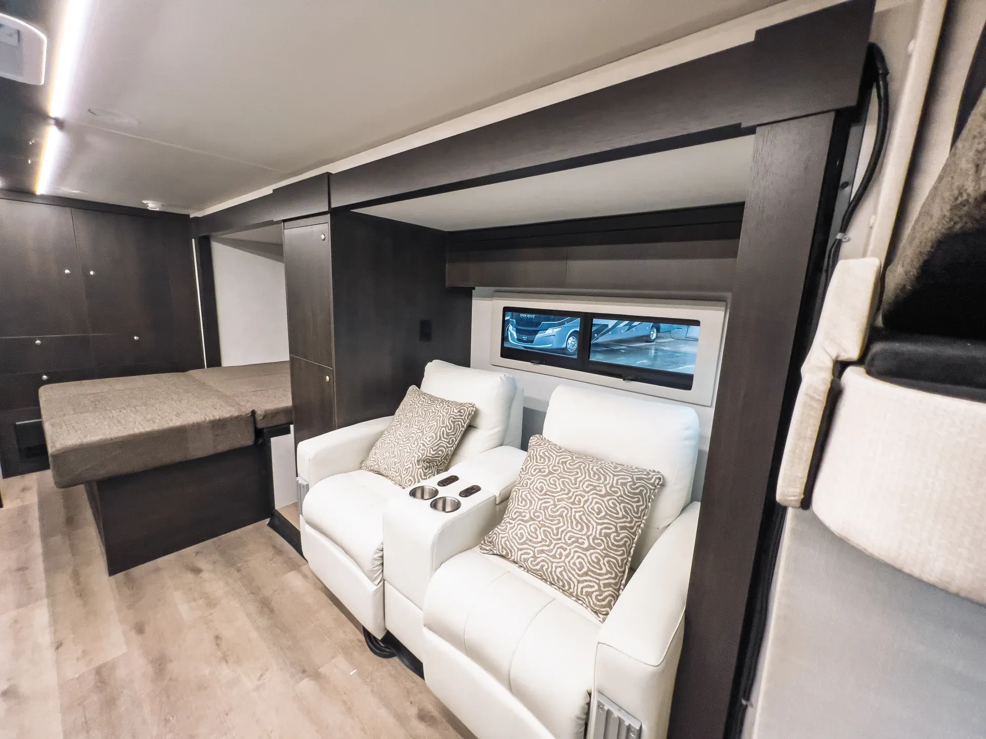2027 Tiffin Wayfarer 25 PW dealer photo 7 from La Mesa RV Center