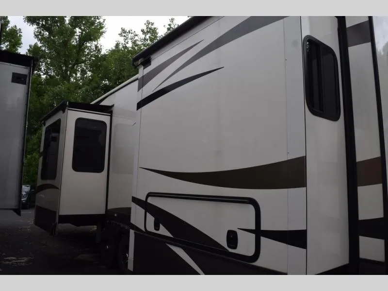 2017 Keystone Montana 3820FK - Photo 4