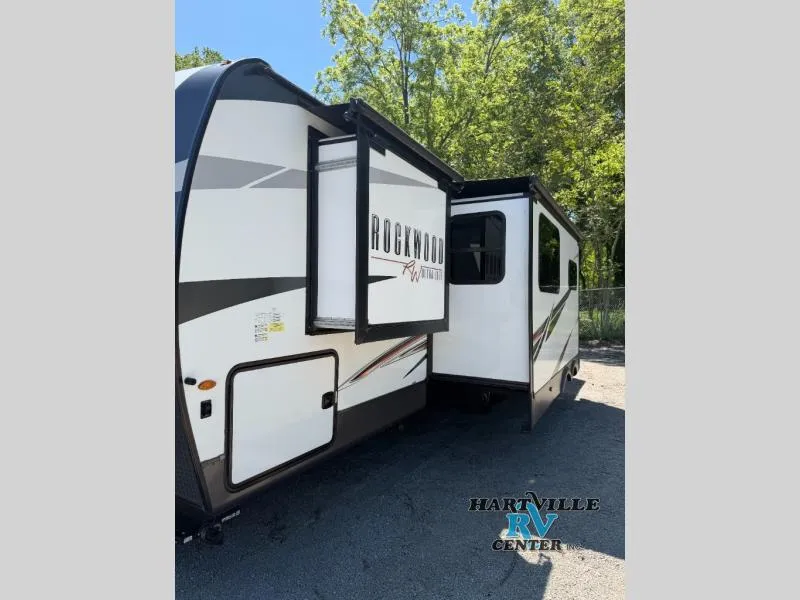 2022 Forest River Rockwood Ultra Lite 2706WS - Photo 3