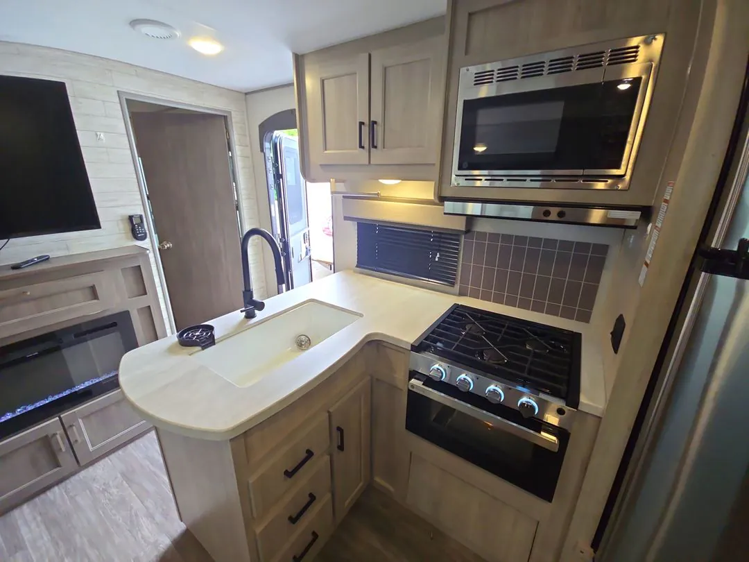 2025 Forest River Aurora 34BHTS — Photo 7