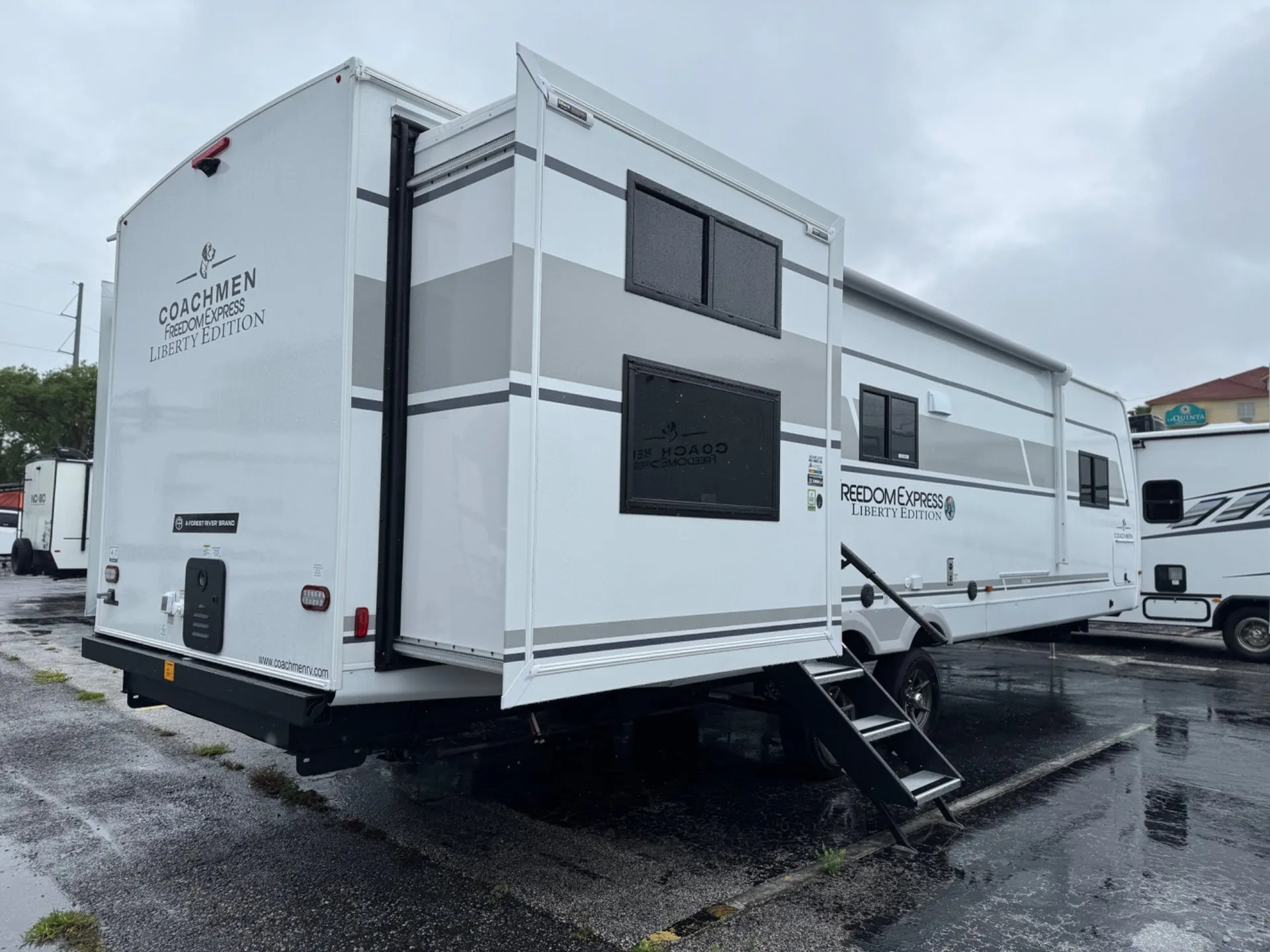 2026 Coachmen Freedom Express Ultra Lite 330BHDS - Photo 4