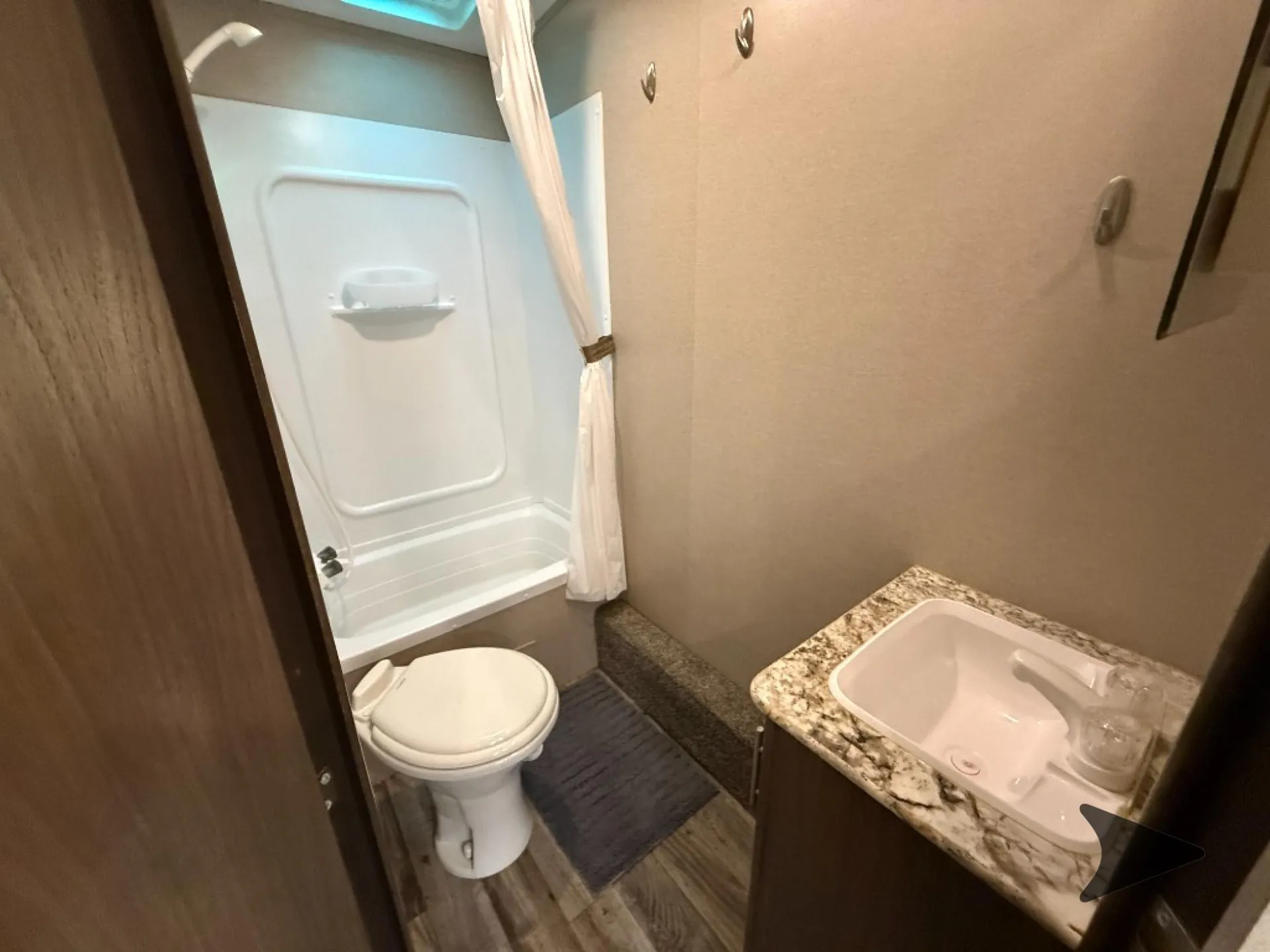 2019 Keystone Hideout 281DBS - Photo 4