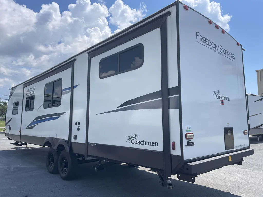 2024 Coachmen Freedom Express Select 31SE, Photos photo 3