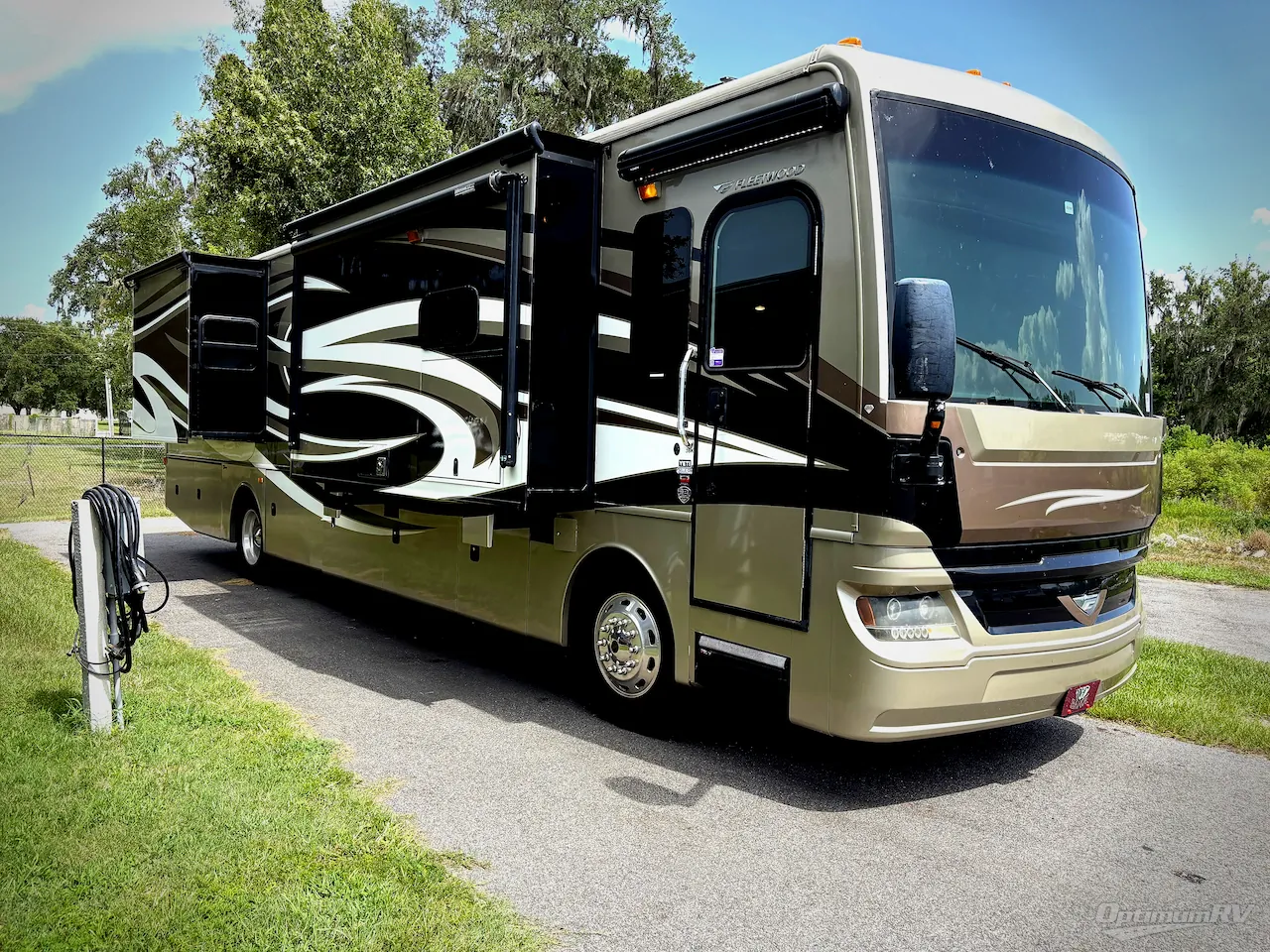 2017 Fleetwood Pace Arrow LXE 38K