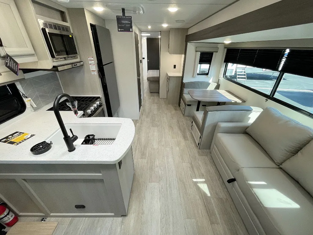 2027 Coachmen Catalina Legacy Edition 333DBDSCK, Photos photo 3