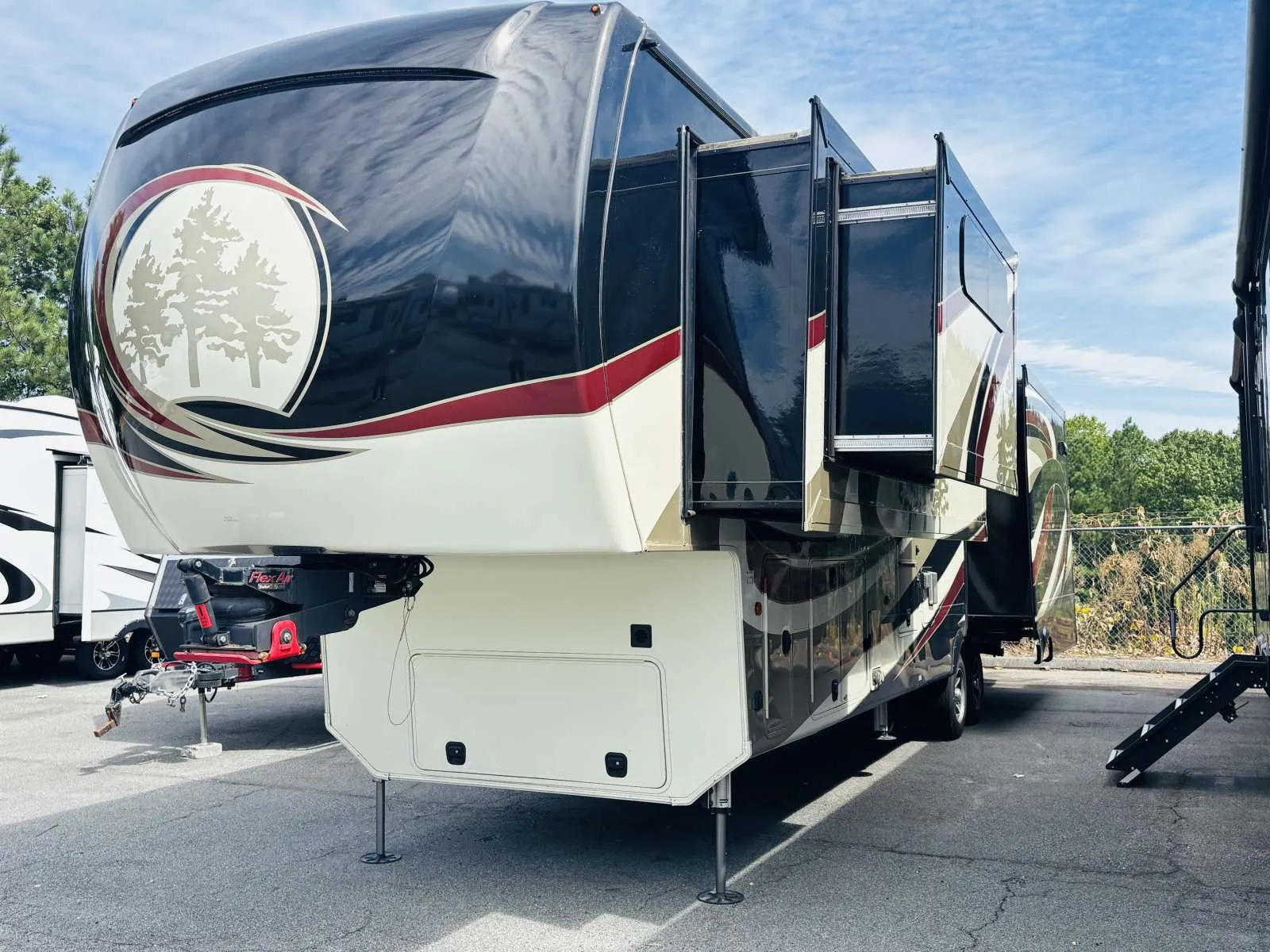 2019 CrossRoads Redwood 3961RK - Photo 3
