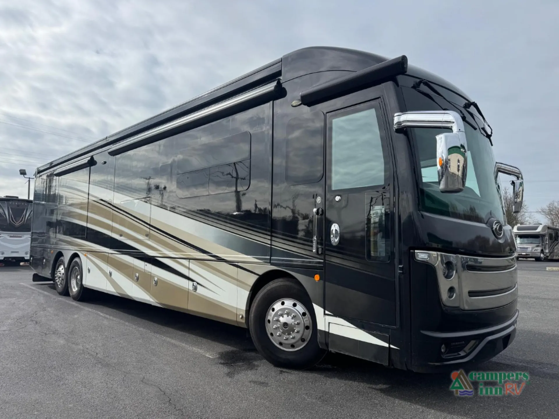 2016 American Coach American Eagle 45A - Photo 2