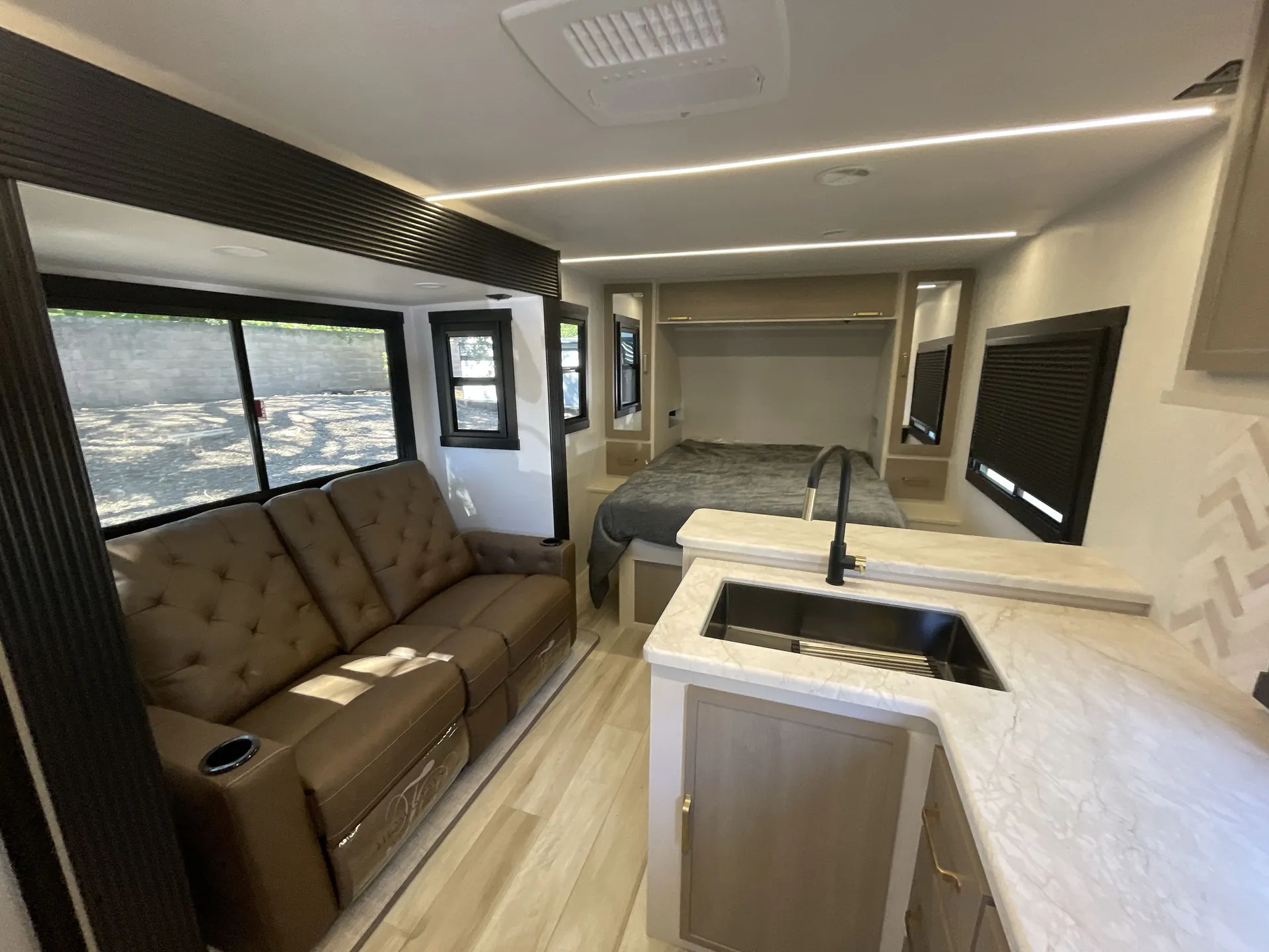 2027 Forest River Wildwood Heritage Glen Hyper-Lyte 21RBHL — living area main