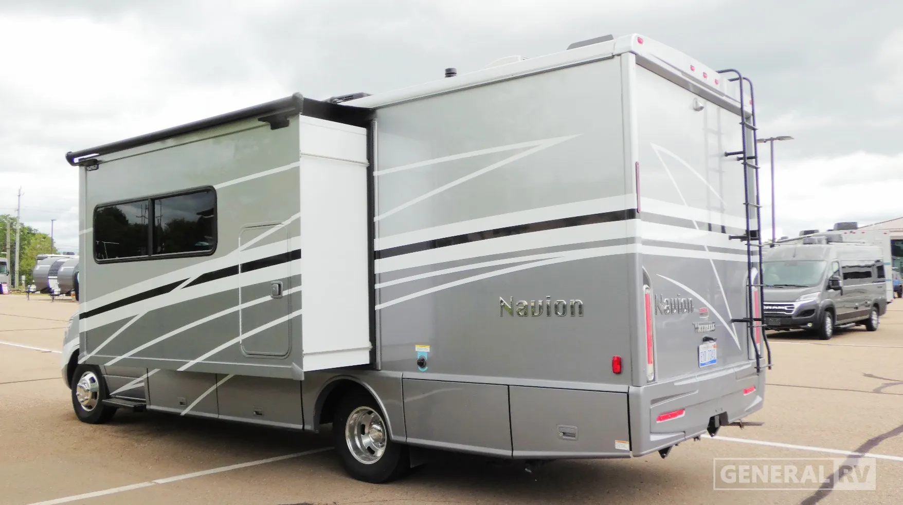 2020 Winnebago Navion 24J - Photo 4