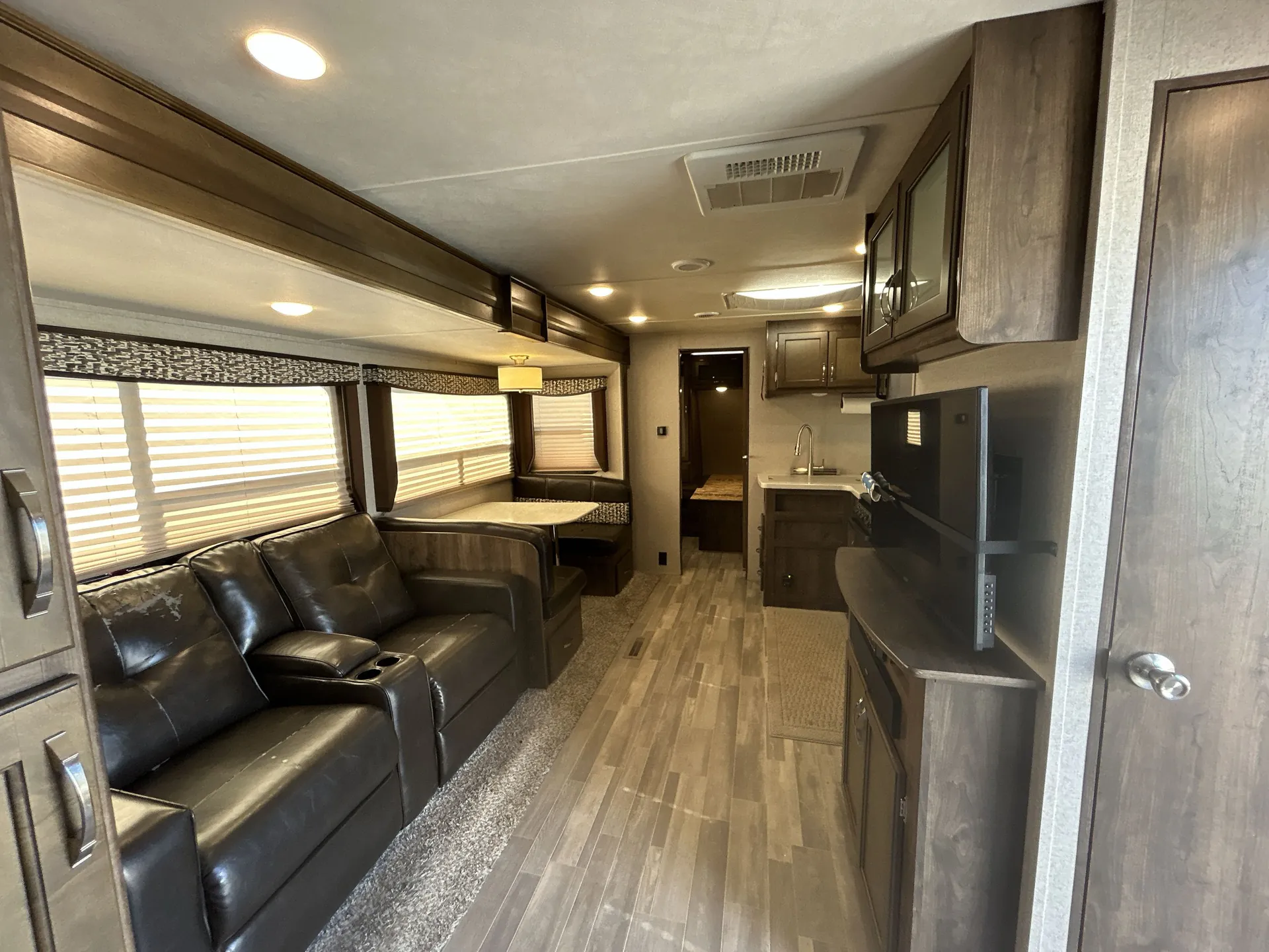 2018 Dutchmen Aerolite Luxury 284BHSL — living area main
