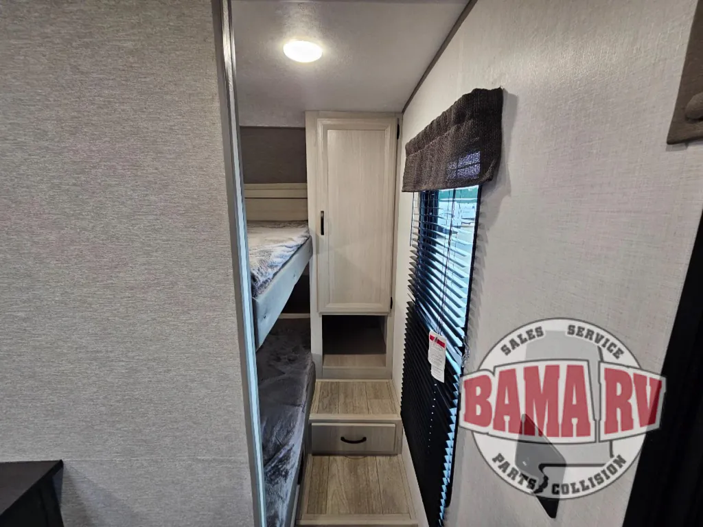 2027 Coachmen Catalina Legacy Edition 333DBDSCK, Photos photo 16