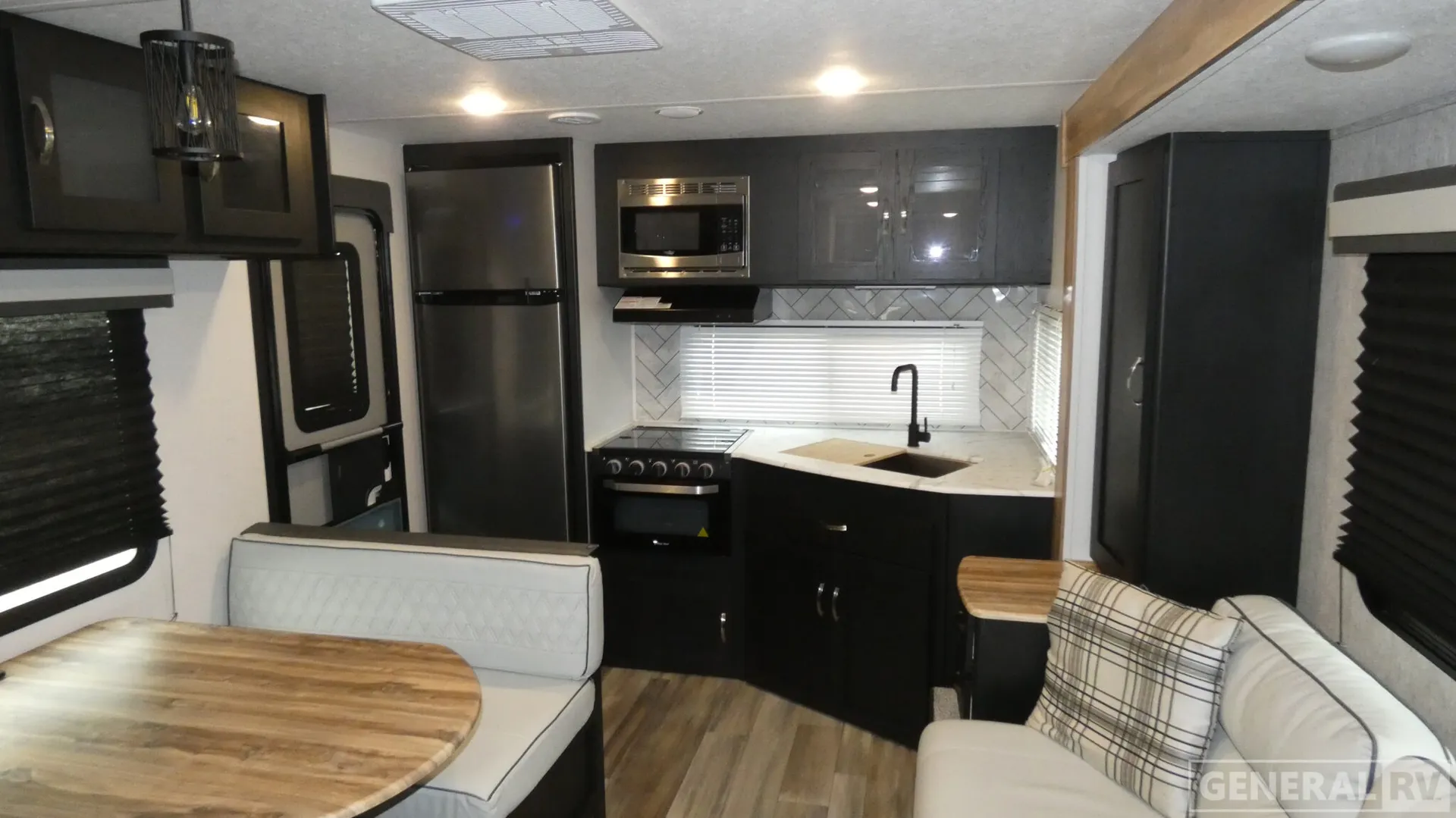 2023 Coachmen Freedom Express Ultra Lite 246RKS - Photo 3