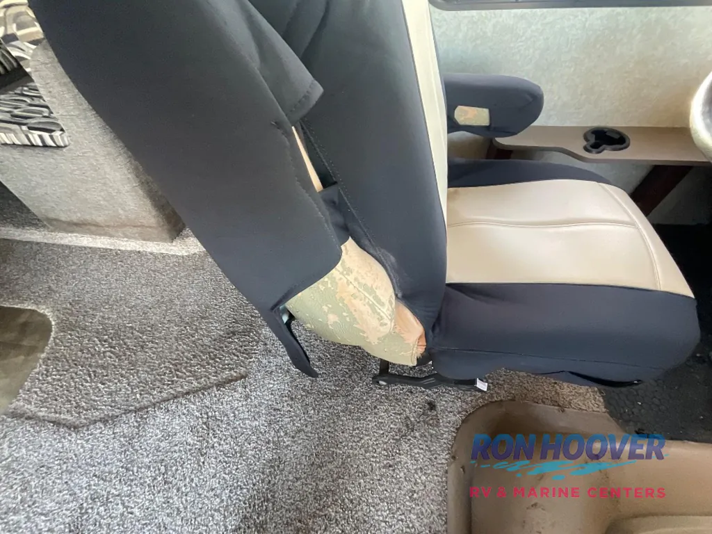 2015 Forest River RV Georgetown 335DS, Photos photo 15
