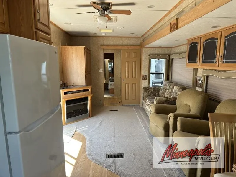 2008 CrossRoads RV Hampton 39FK - Photo 3