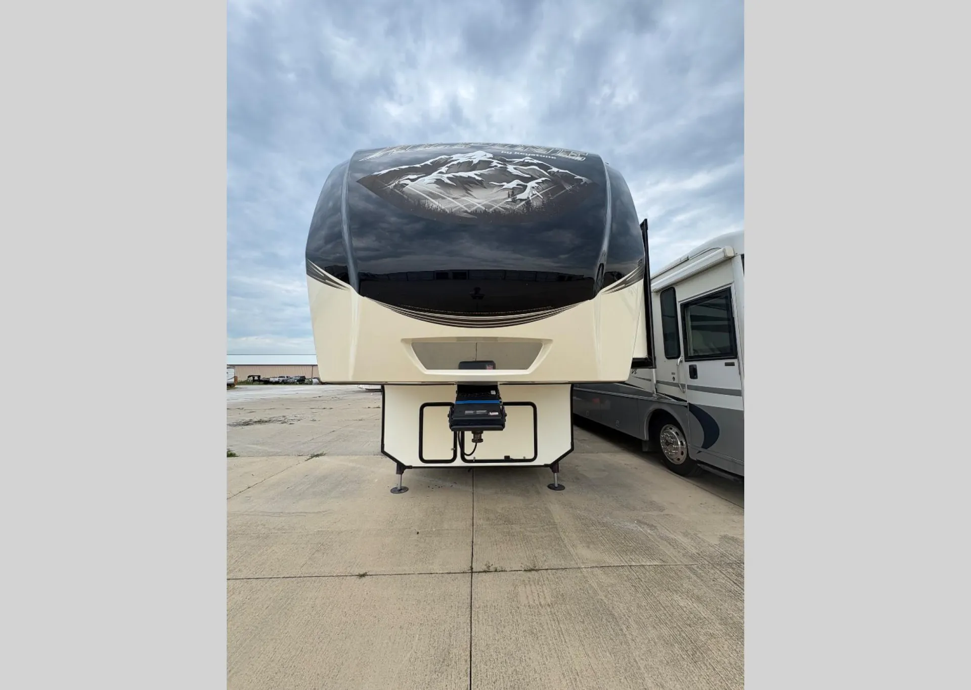 2016 Keystone Alpine 3010RE - Photo 3