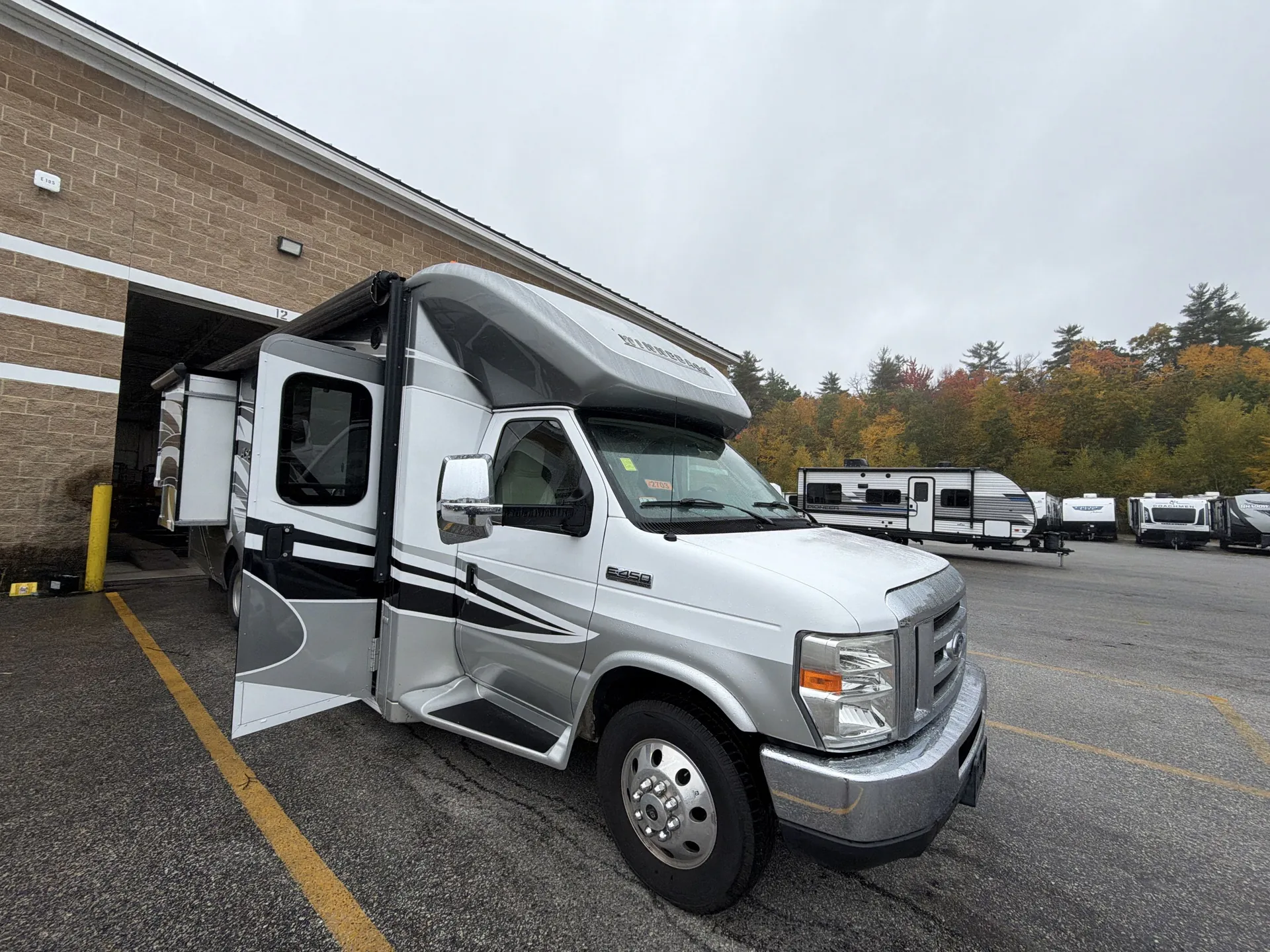 2017 Winnebago Aspect 27K - Photo 2