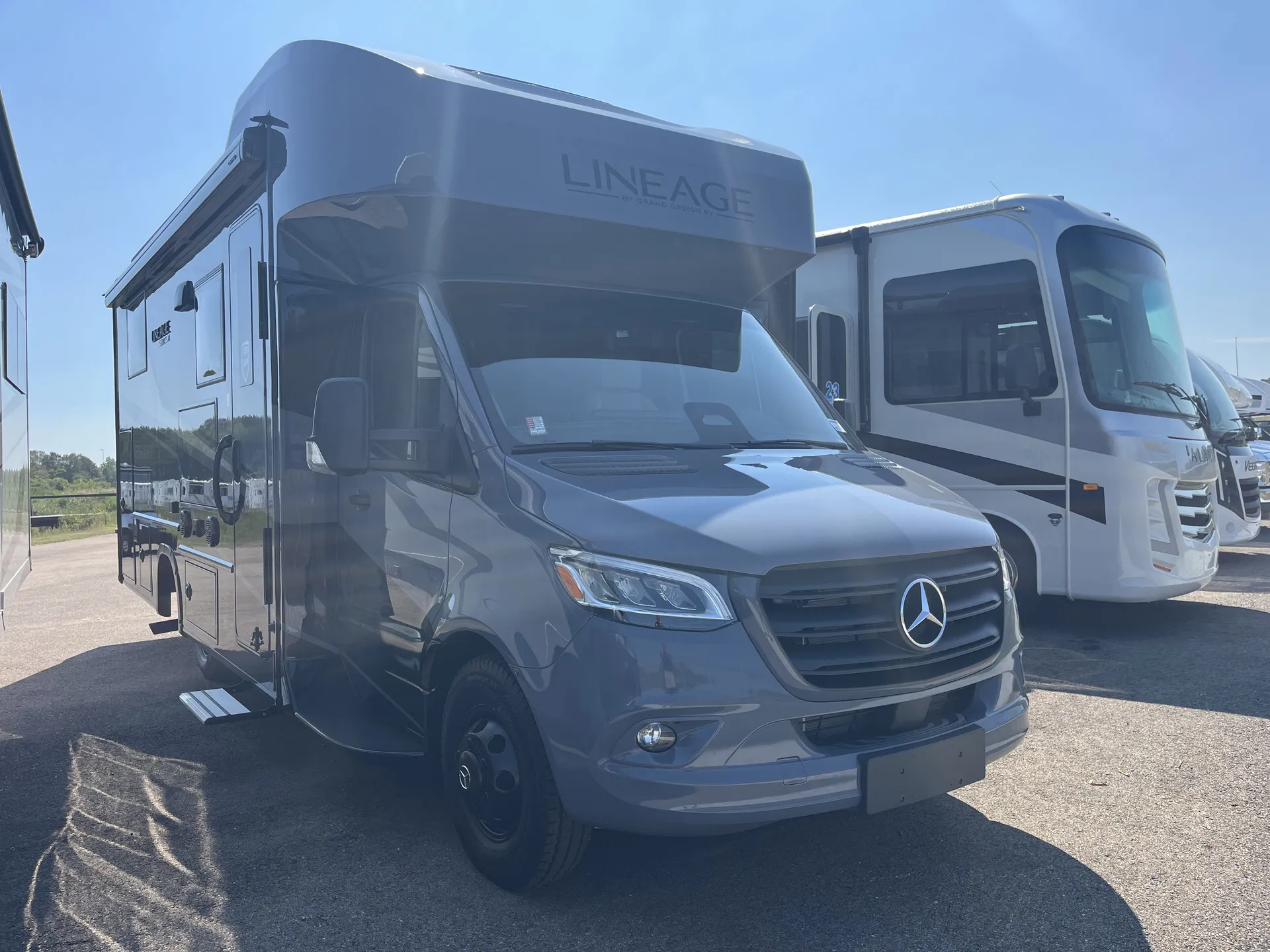 2026 Grand Design Lineage Series M 25TK - Photo 2