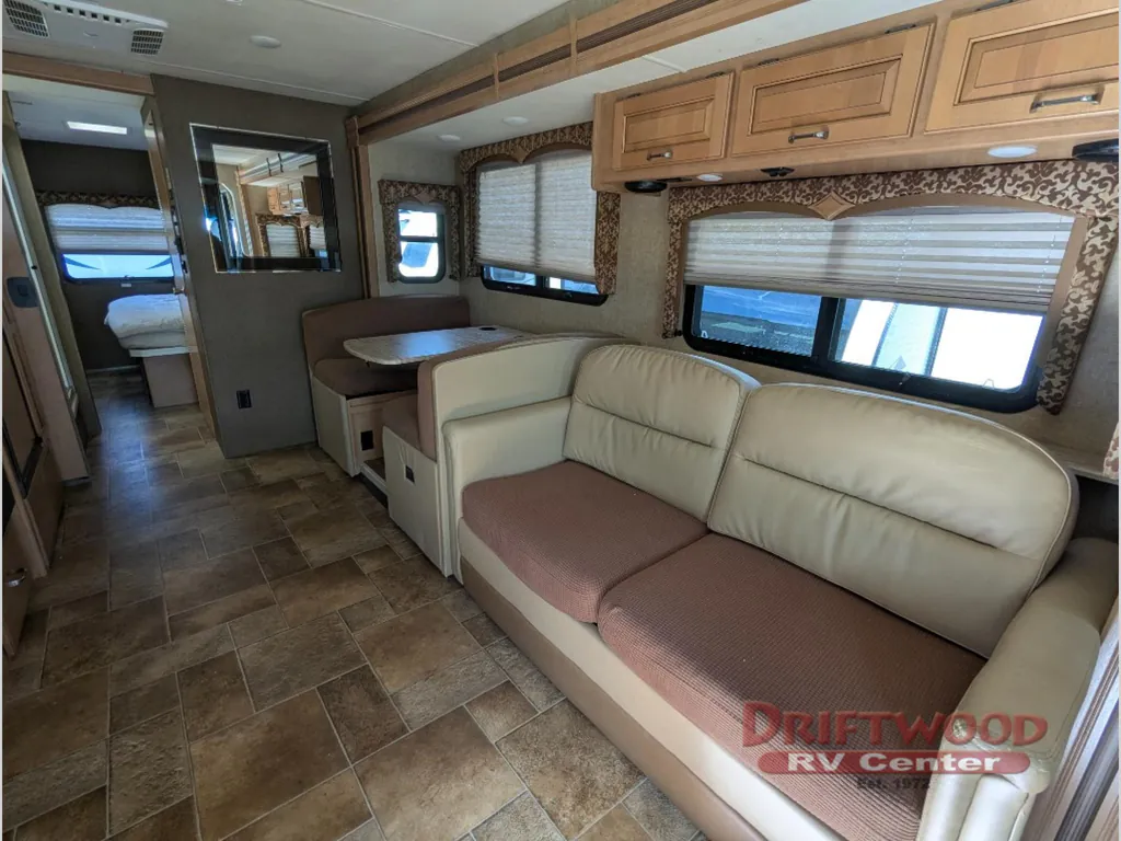 2016 Thor Motor Coach Hurricane 31S, Photos photo 19