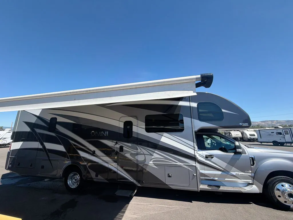 2021 Thor Motor Coach Omni RB34 - Photo 2