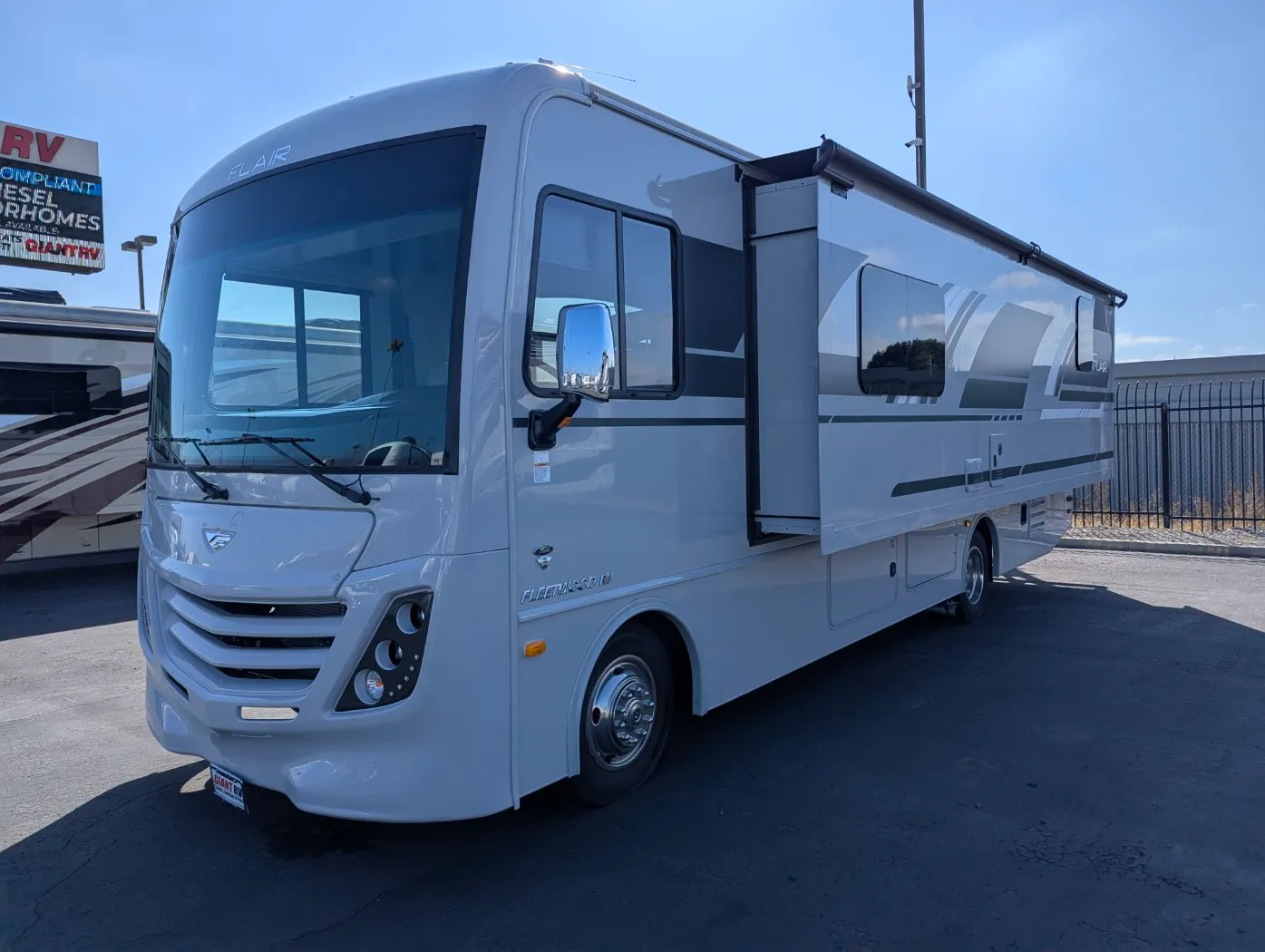 2026 Fleetwood Flair 29M - Photo 4