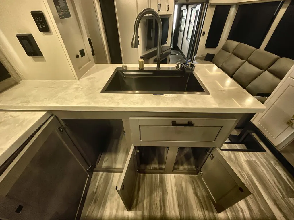 2025 Jayco Seismic Luxury Series 4113, Photos photo 26