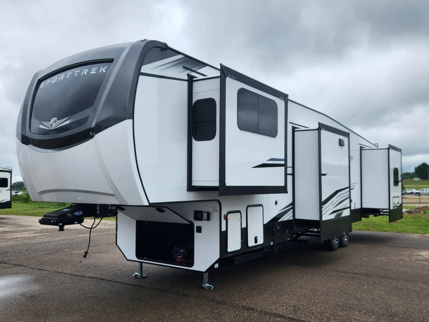 2026 Venture RV SportTrek 5 Touring Edition STTF365VFL - Photo 2