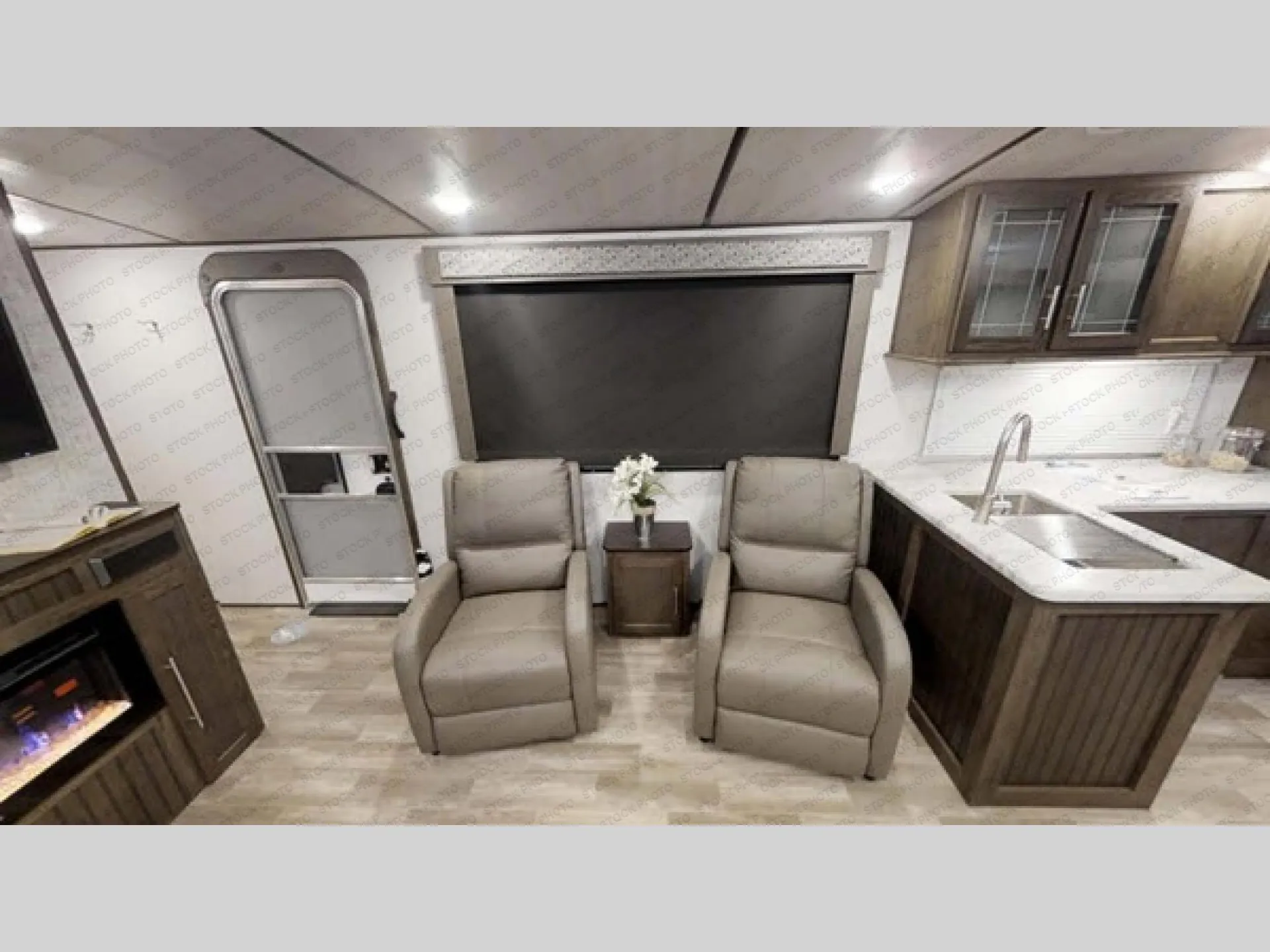 2019 Forest River Salem Hemisphere 283RK dealer photo 4 from Campers Inn RV