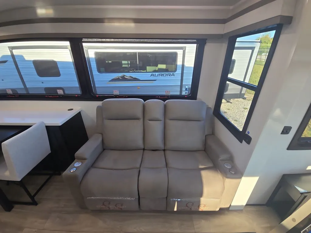 2027 Jayco Pinnacle 36FBTS, Photos photo 10