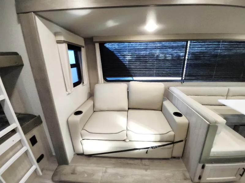 2026 Coachmen Catalina Legacy Edition 273DBHCK, Photos photo 13
