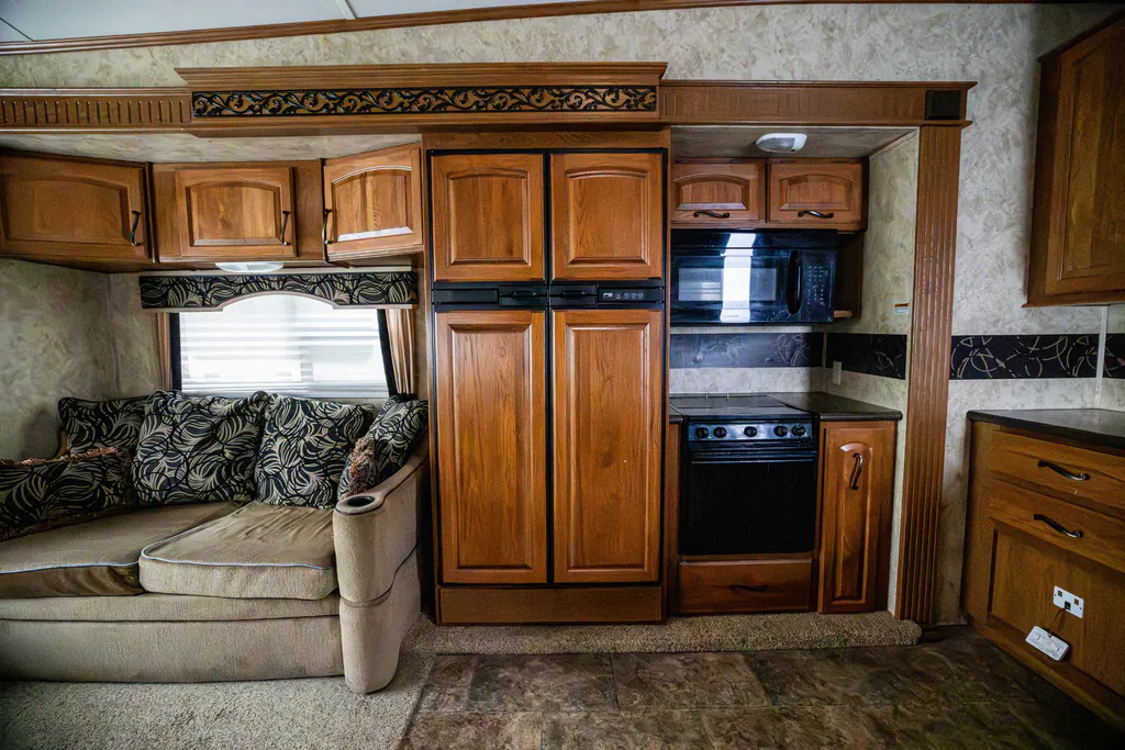 2011 Keystone Montana 3100RL, Photos photo 12