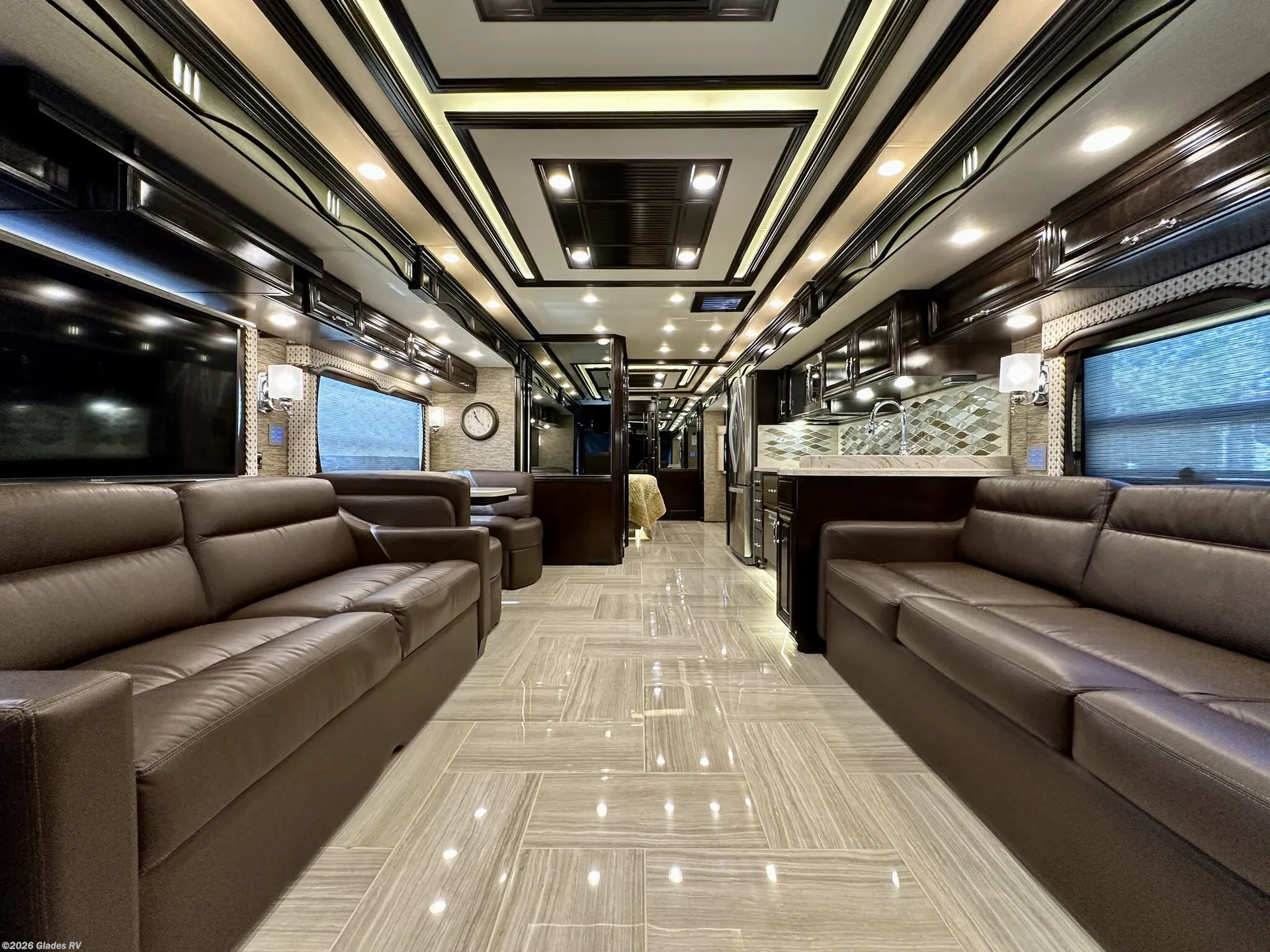 2018 Newmar Mountain Aire 4533 - Photo 3