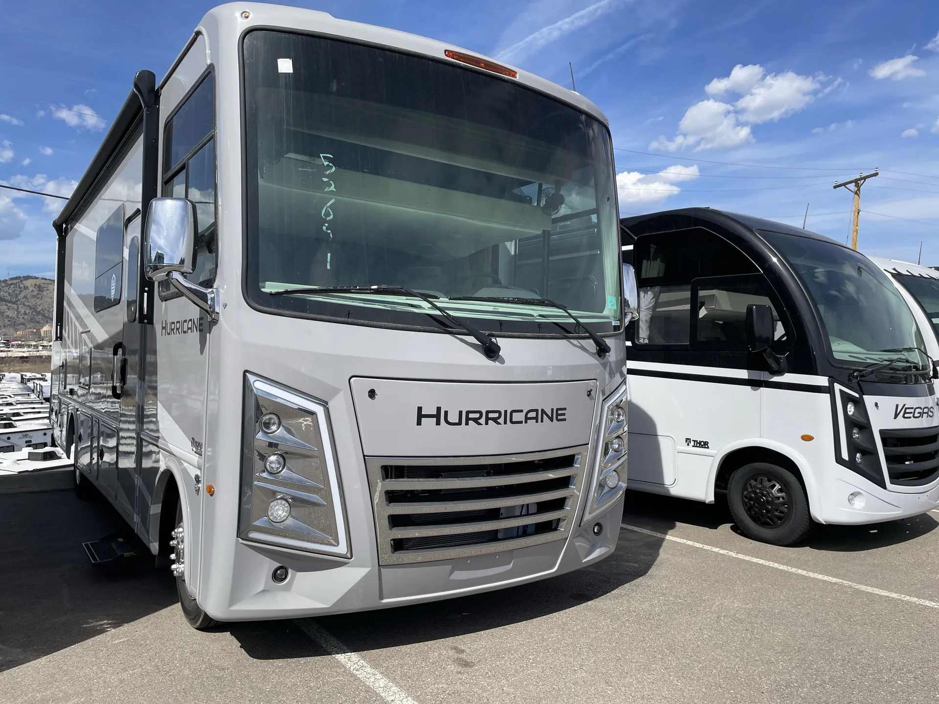 2026 Thor Motor Coach Hurricane 29L - Photo 2