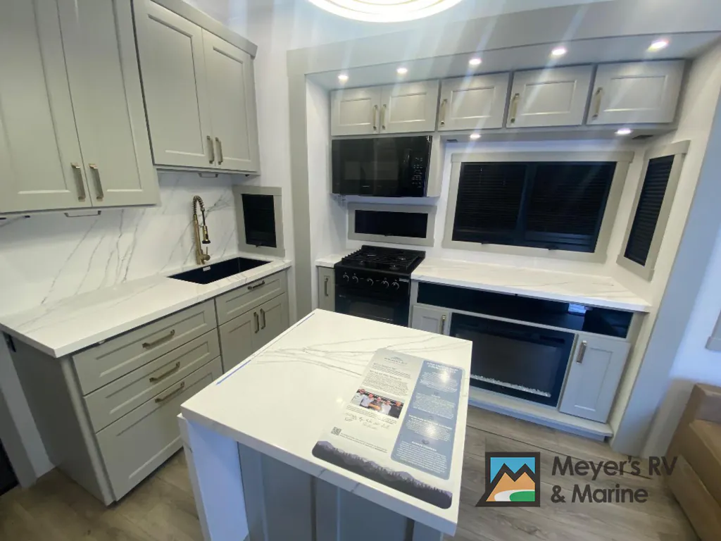 2026 Brinkley Model G 3520, Photos photo 8