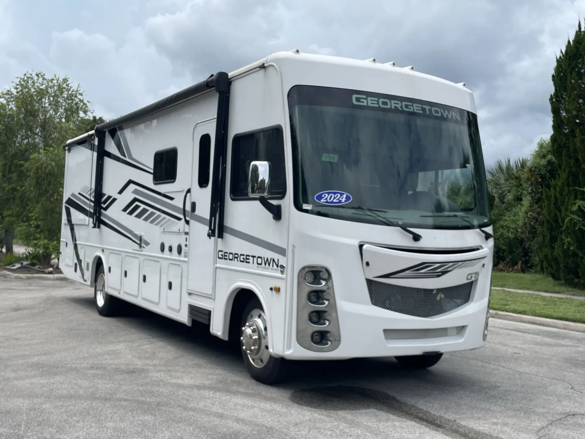 2024 Forest River Georgetown 3 Series GT3 32A3 - Photo 2