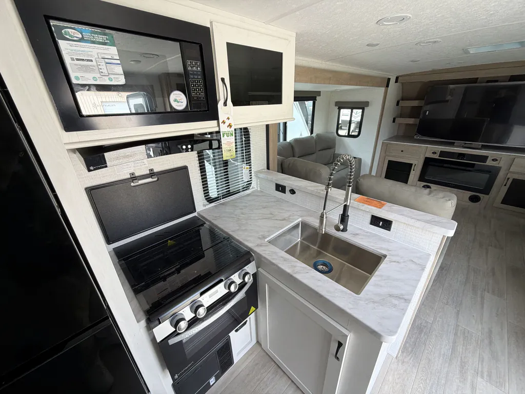 2025 Forest River Solaire 3300FLBS, Photos photo 10