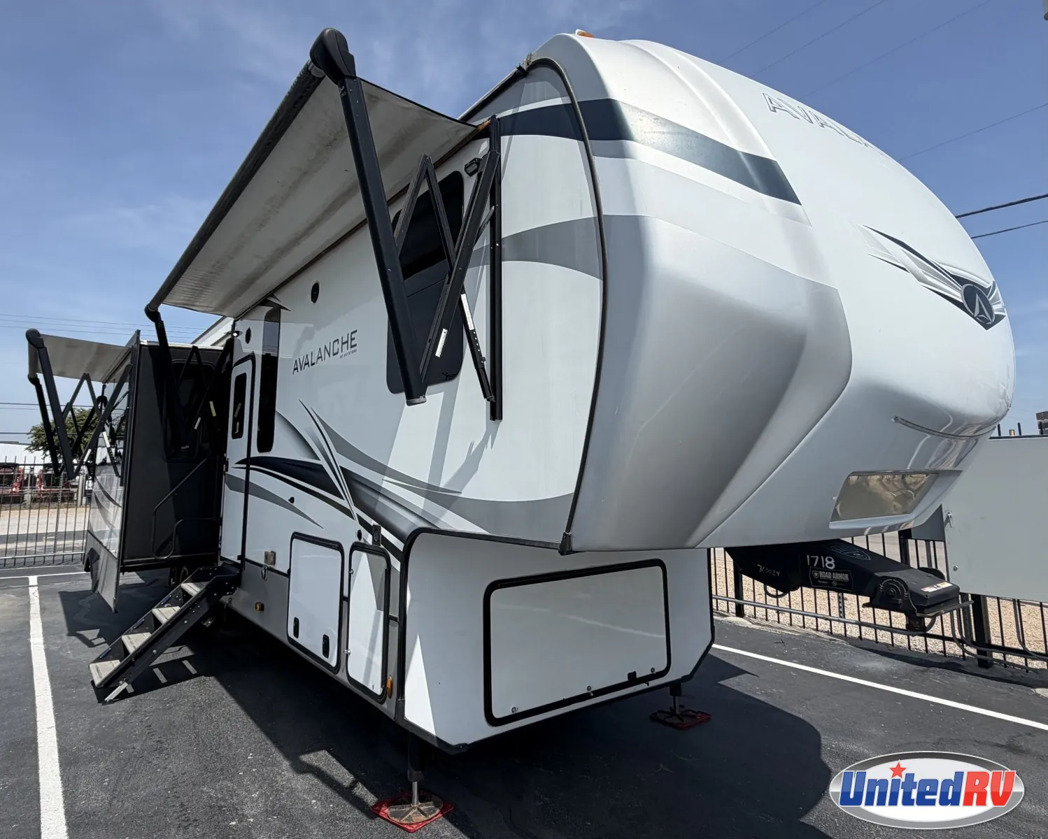 2022 Keystone Avalanche 390DS - Photo 2