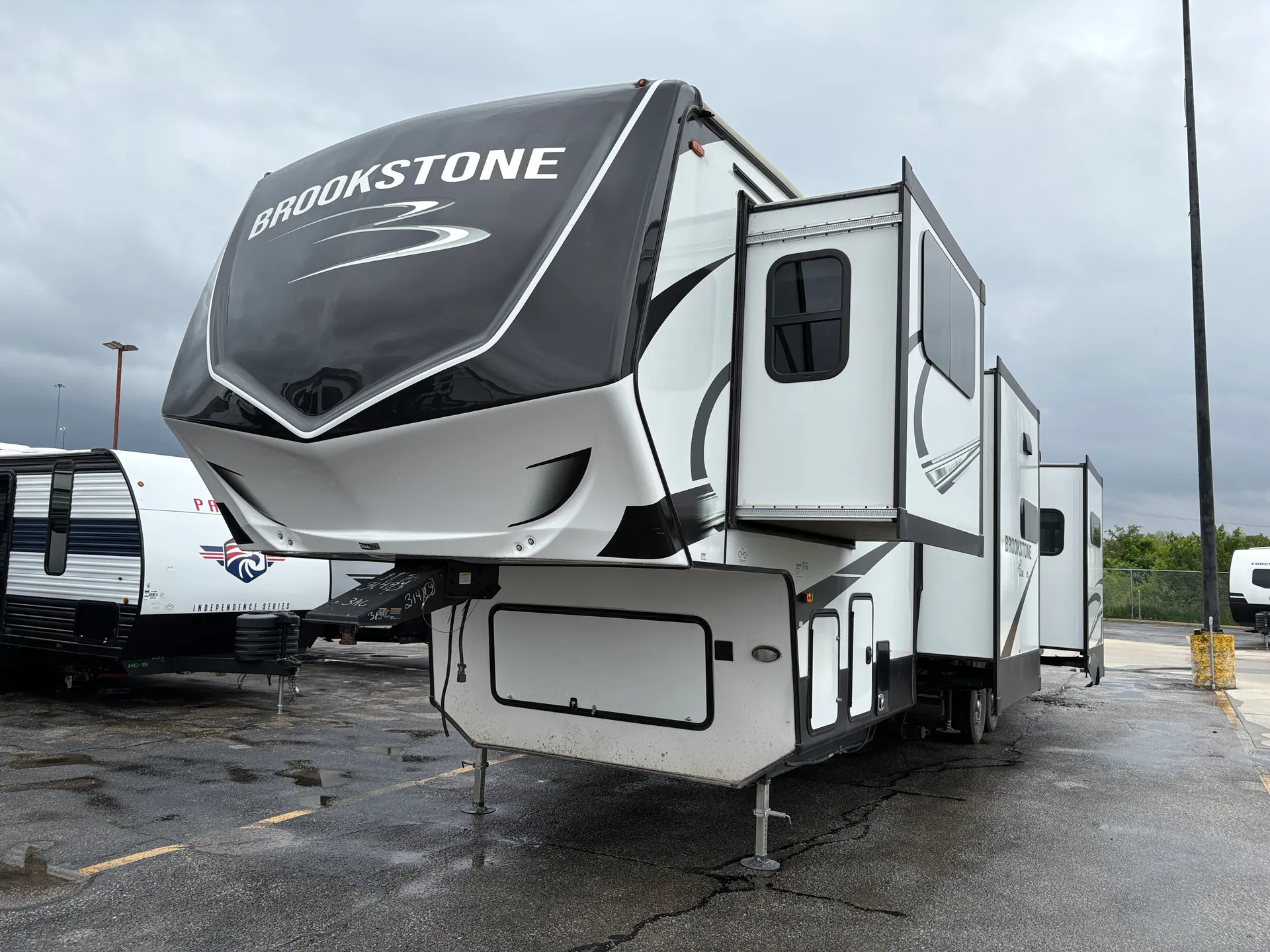 2024 Coachmen Brookstone 344FL - Photo 4