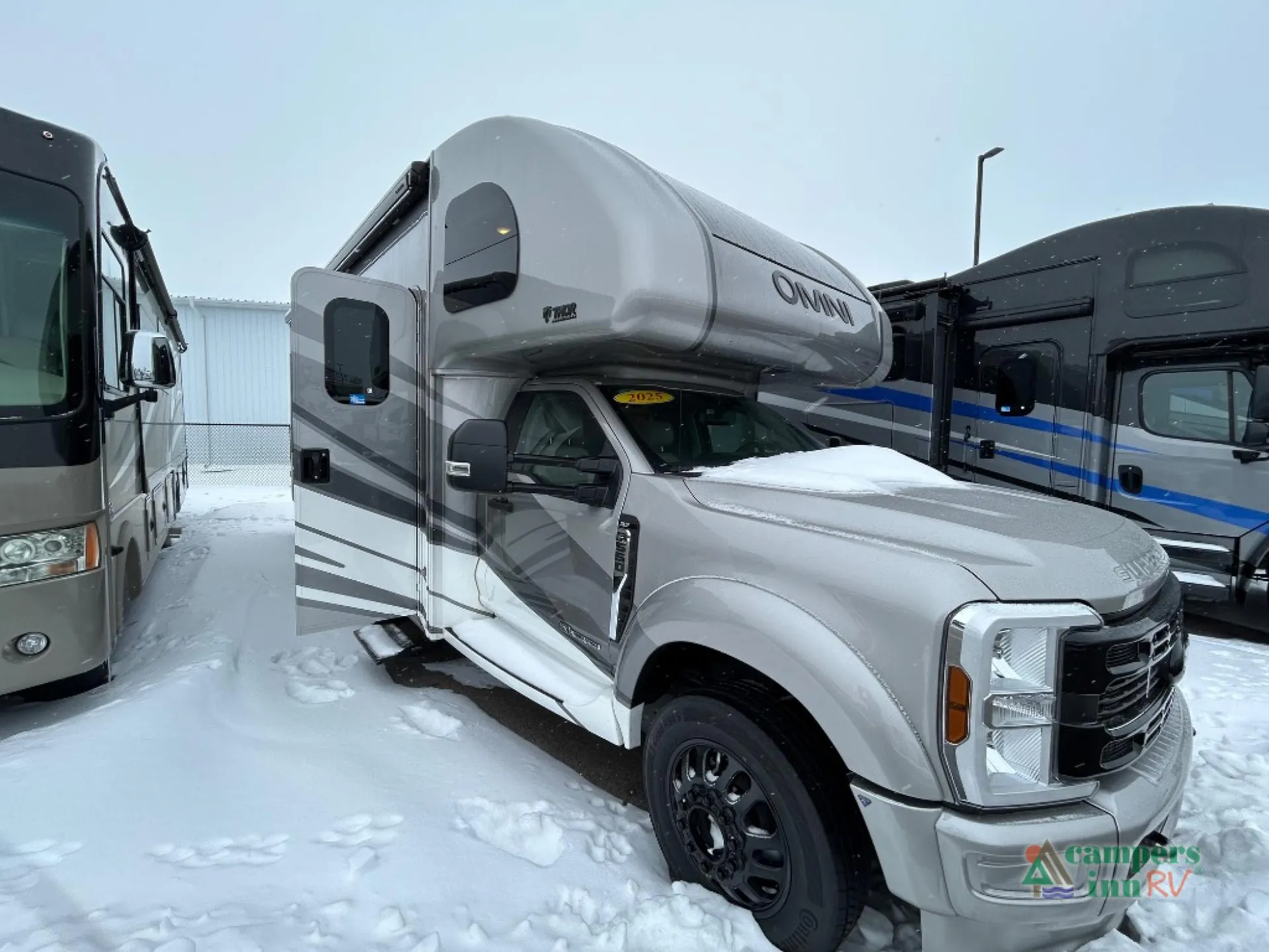 2025 Thor Motor Coach Omni AX29 - Photo 2
