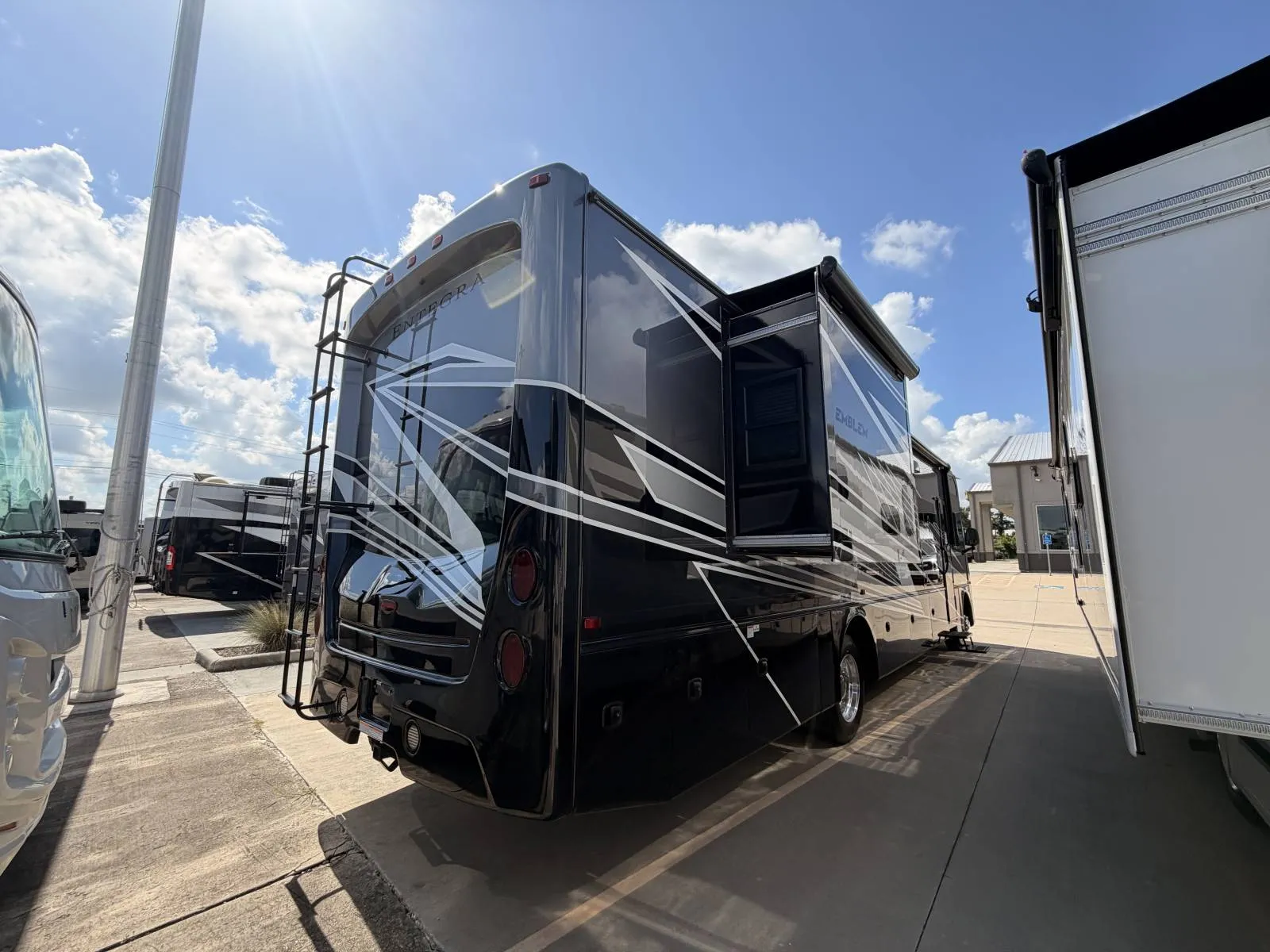 2027 Entegra Coach Emblem 36U - Photo 4
