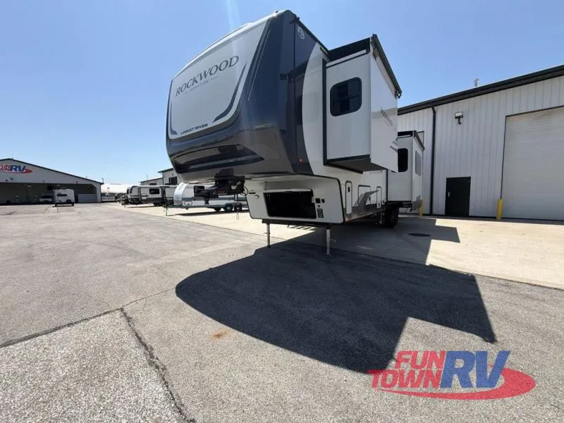 2026 Forest River Rockwood Signature 404SRK - Photo 3