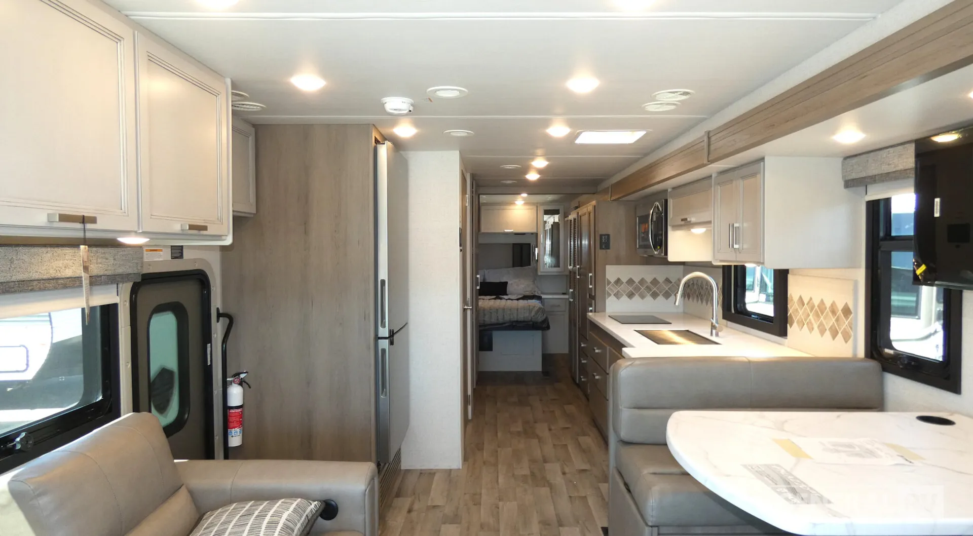 2026 Thor Motor Coach Palazzo GT 33.6 - Photo 3