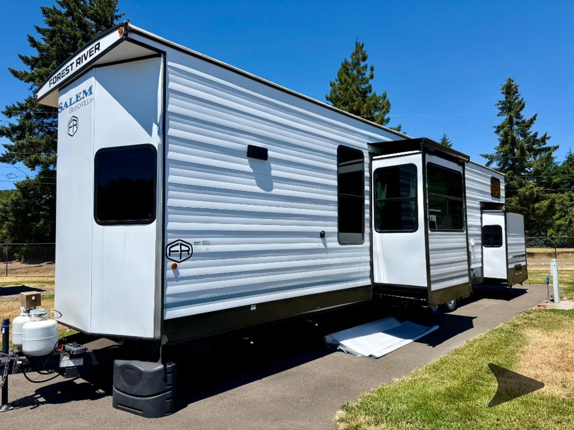 2025 Forest River Salem Grand Villa 42FK - Photo 4