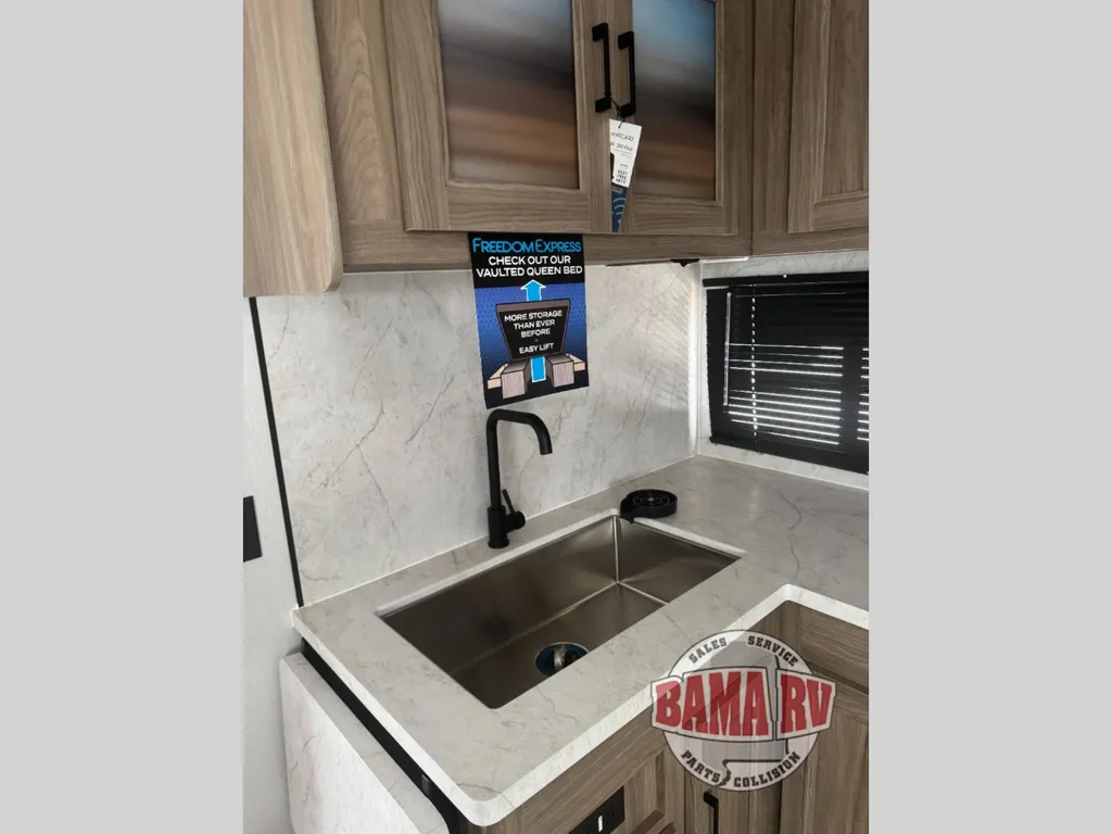 2026 Coachmen Freedom Express Ultra Lite 258BHS, Photos photo 11