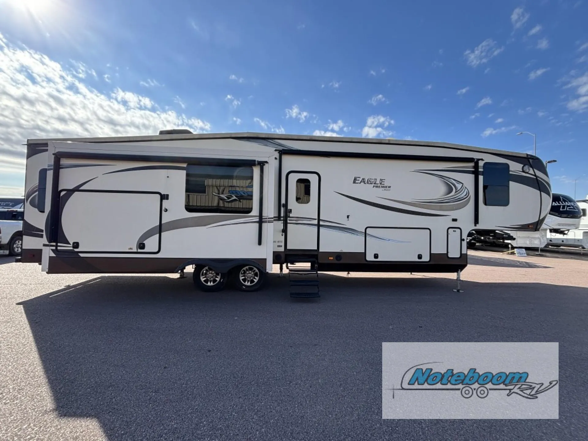 2015 Jayco Eagle Premier 351RSTS - Photo 2