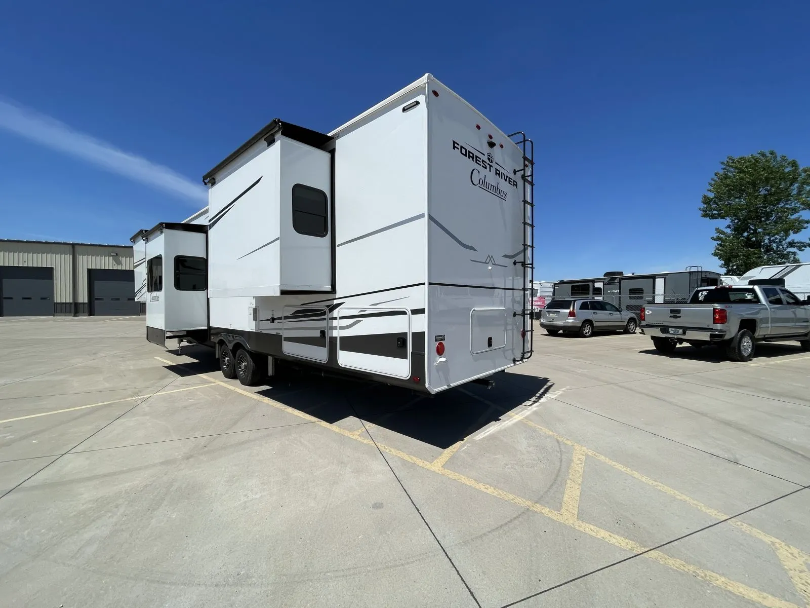 2025 Palomino Columbus 388FKH - Photo 4