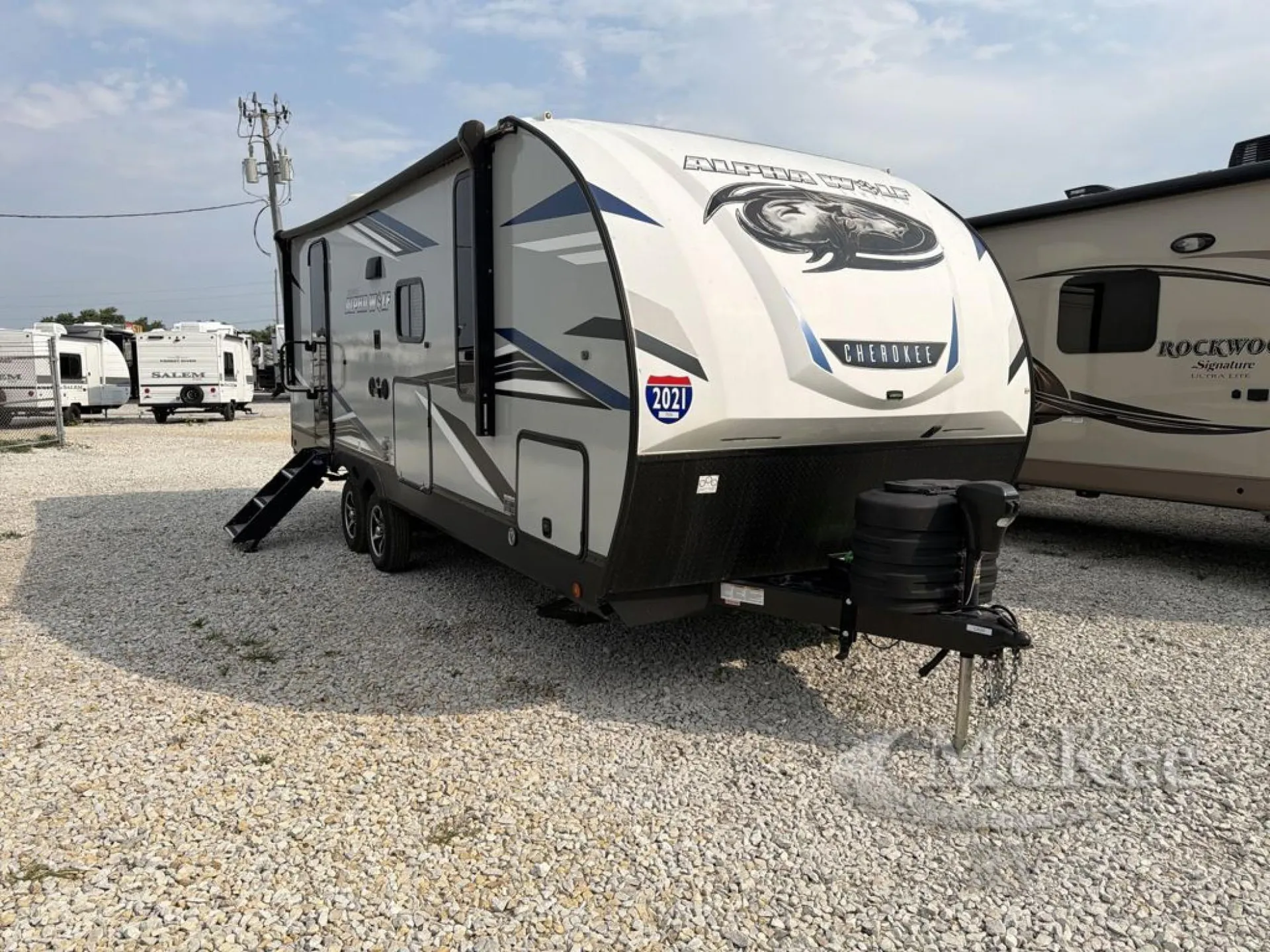 2021 Forest River Cherokee Alpha Wolf 22SW - Photo 2