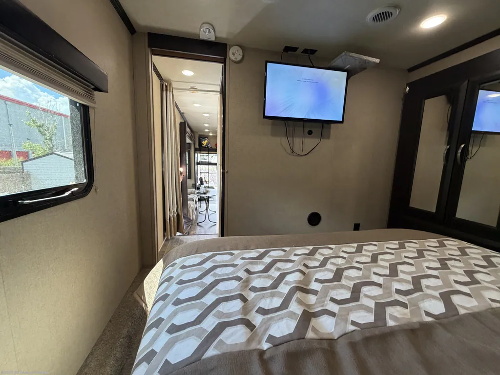 2018 Dutchmen Voltage Triton 3551, Photos photo 29