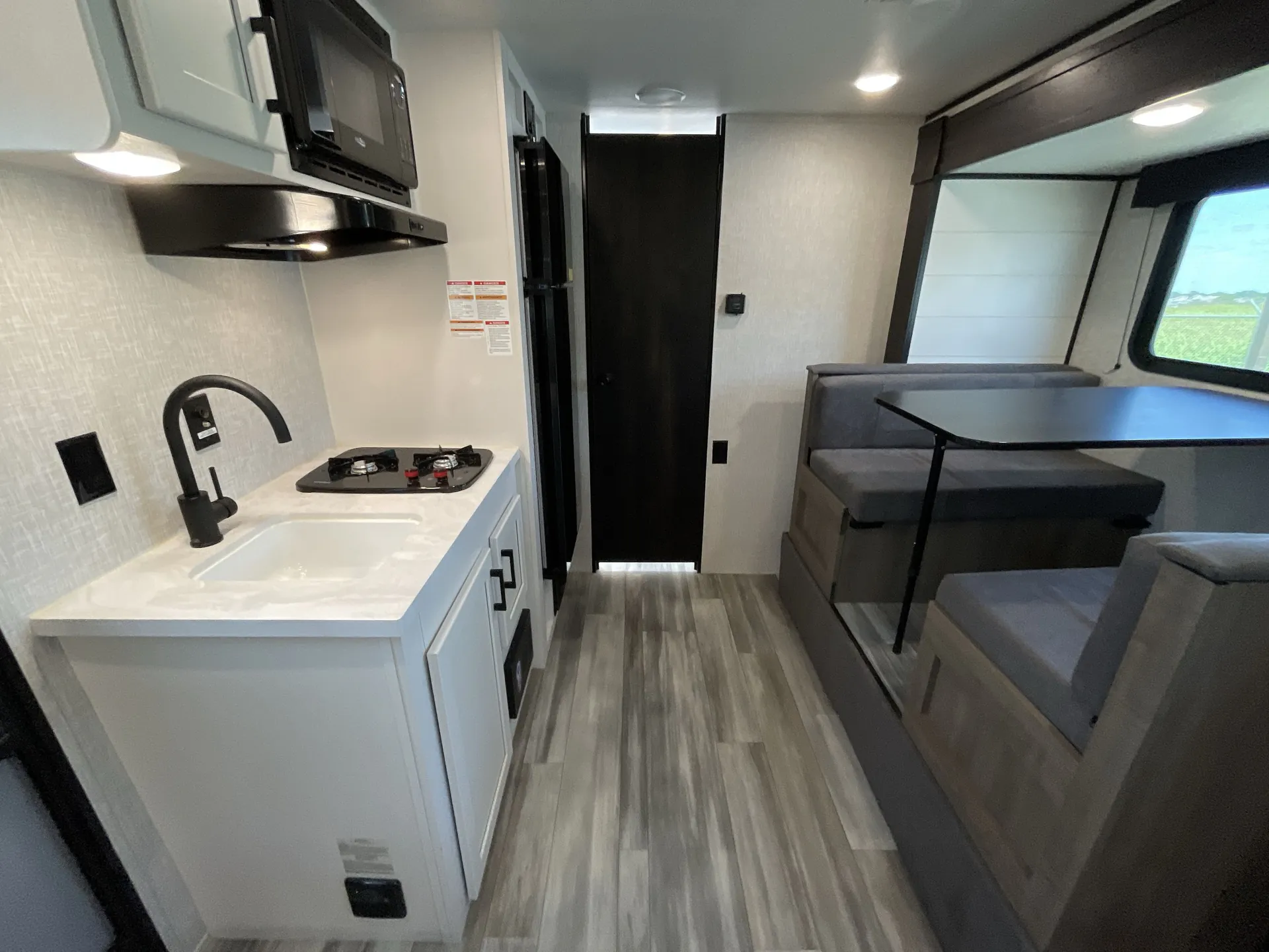 2024 Jayco Jay Flight SLX 183RB - Photo 3