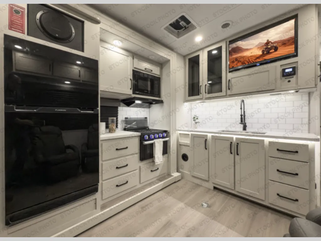 2027 Grand Design Momentum G-Class 25G - Photo 4